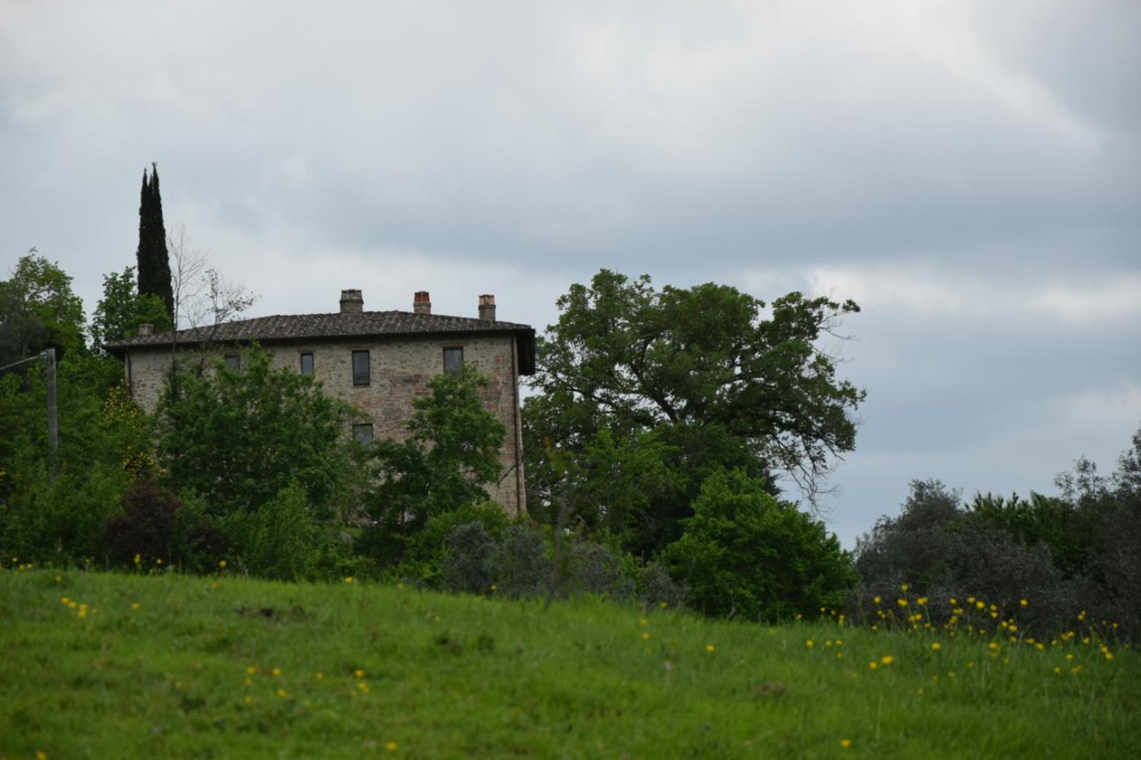 Agriturismo Il Poggio Degli Scoiattoli เปรูจา ภายนอก รูปภาพ